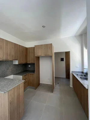 Kuhinja; pločice, kuhinjski aparati, prirodno svjetlo, renoviran