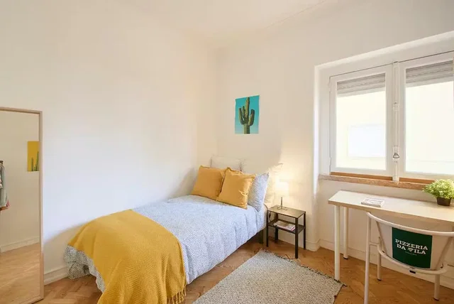 Schlafzimmer; tageslicht, holzboden