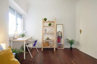 Schlafzimmer; tageslicht, holzboden