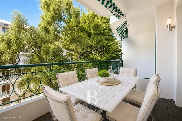 Balkon; pogled, prirodno svjetlo