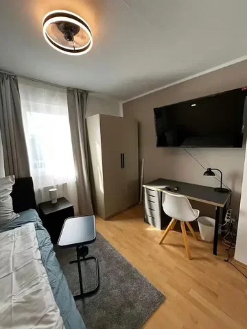 Bedroom; wood floor, natural light, modern style