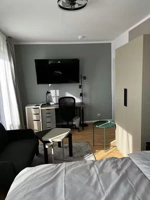 Schlafzimmer; tageslicht, holzboden