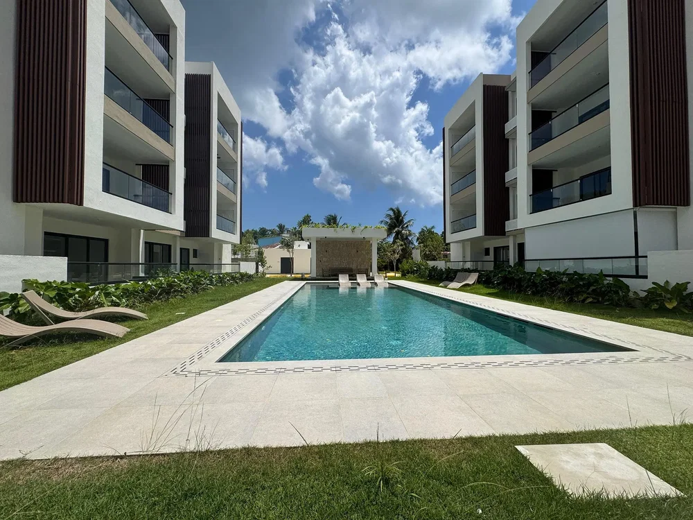 House and surroundings; view, natural light