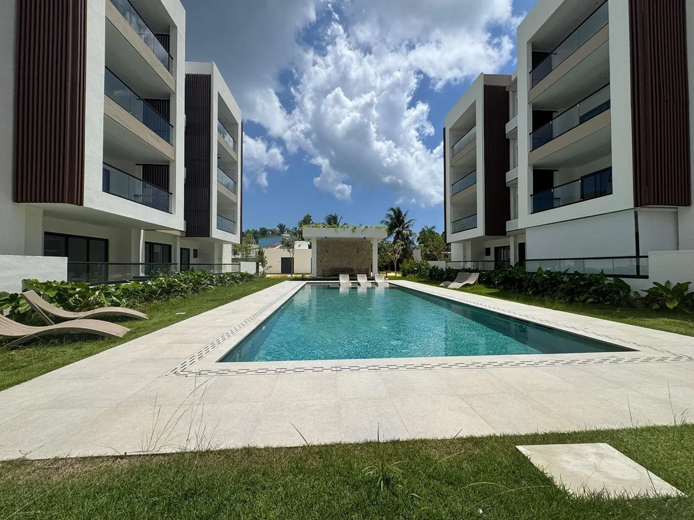 House and surroundings; view, natural light