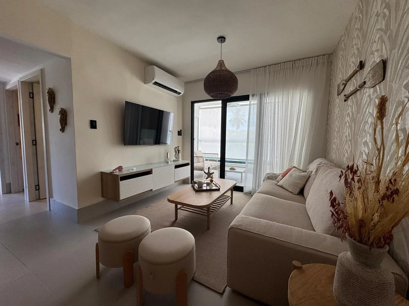 Living room; natural light, tile floor, modern style