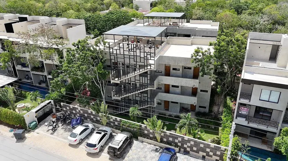 House and surroundings; view, natural light