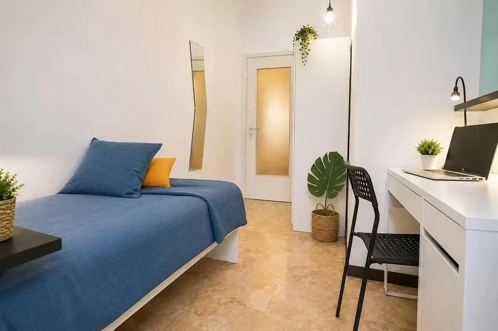 Chambre; lumière naturelle, carrelage