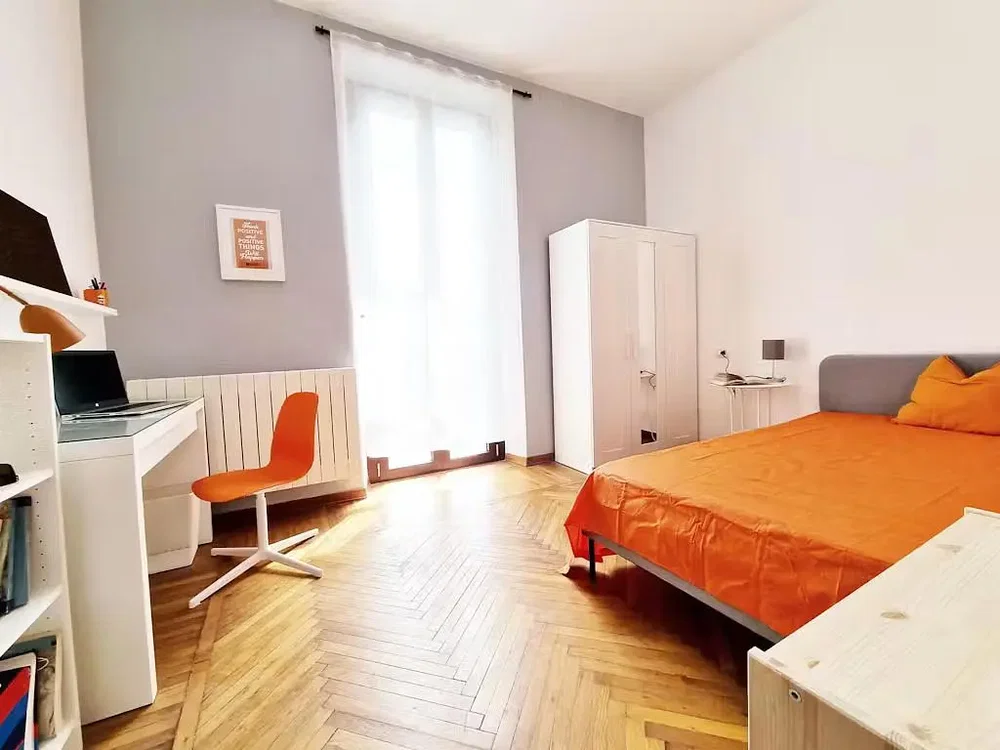 Schlafzimmer; holzboden, tageslicht