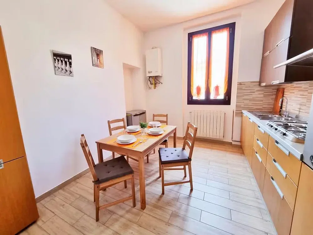 Küche; küchengeräte, fliesenboden, tageslicht, moderner stil