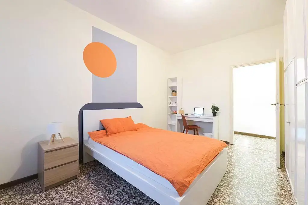 Slaapkamer; natuurlijk licht, tegelvloer
