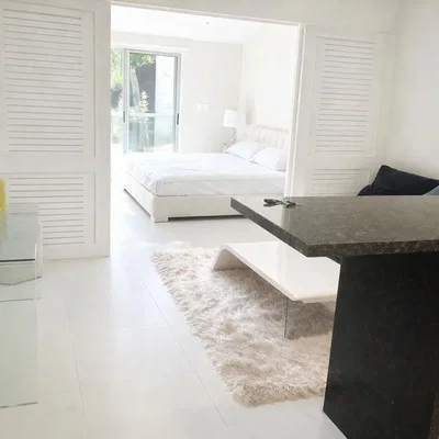 Chambre; lumière naturelle, carrelage