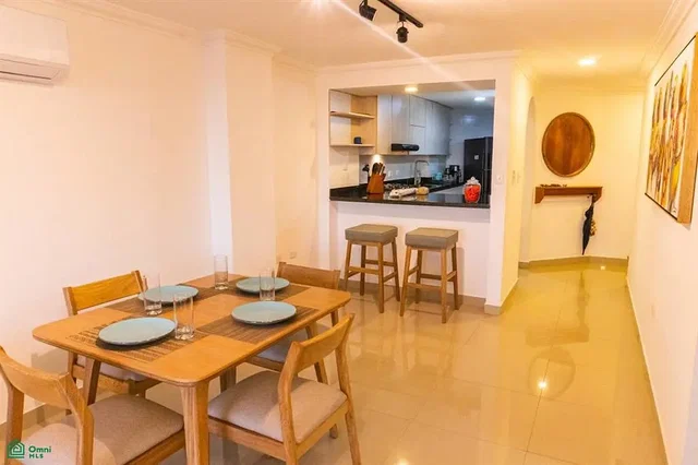 Salón; suelo de baldosas, luz natural, estilo moderno, electrodomésticos