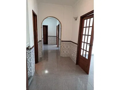 أخرى; أرضية من البلاط