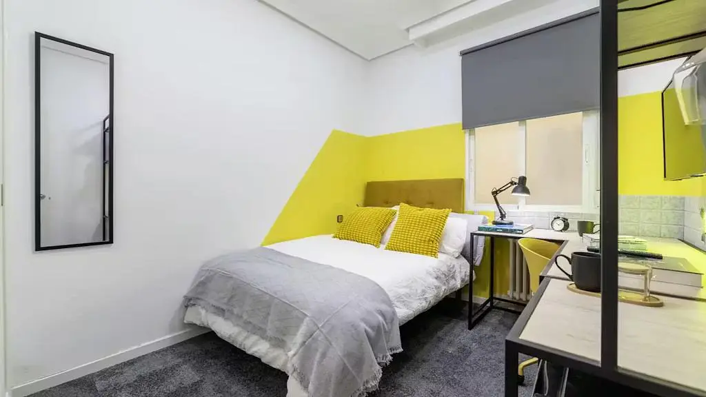 Schlafzimmer; tageslicht, moderner stil