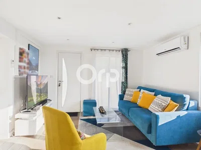 Wohnzimmer; tageslicht, fliesenboden, moderner stil