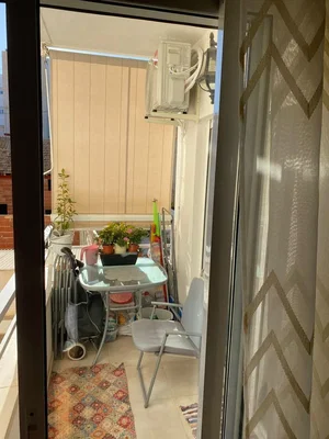 Balkon; fliesenboden, tageslicht