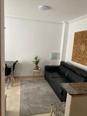 Wohnzimmer; fliesenboden, tageslicht