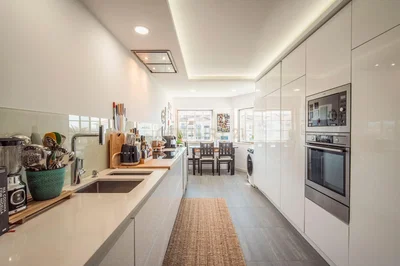 Cocina; electrodomésticos, luz natural, estilo moderno, renovado