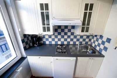 Cucina; elettrodomestici, luce naturale, pavimento in piastrelle
