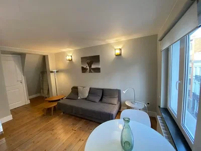 Soggiorno; pavimento in legno, luce naturale