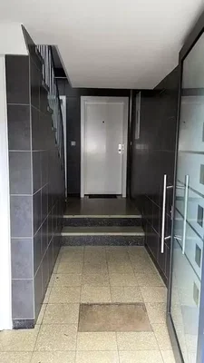 Wohnzimmer; fliesenboden