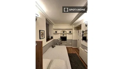 Schlafzimmer; holzboden, tageslicht