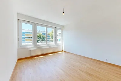 Soggiorno; pavimento in legno, luce naturale, vista