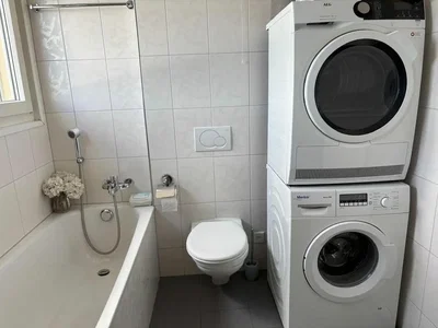 Купатило; плочице, дрвене греде