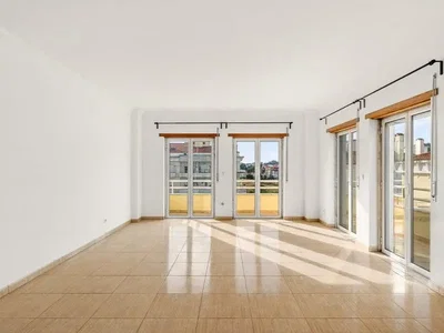 Wohnzimmer; fliesenboden, tageslicht, blick