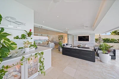 Living room; natural light, tile floor, modern style