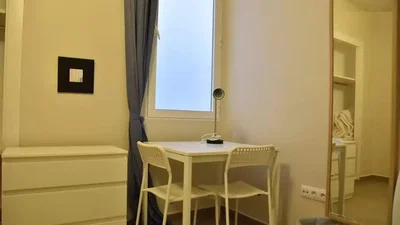 Chambre; lumière naturelle, parquet
