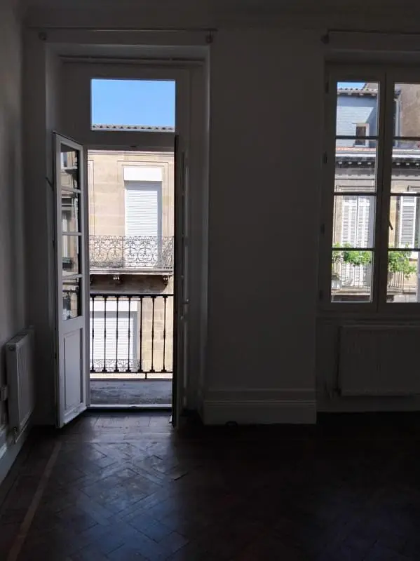 Autre; lumière naturelle, carrelage