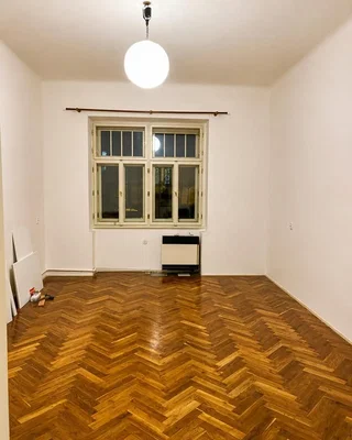 Soggiorno; pavimento in legno, luce naturale
