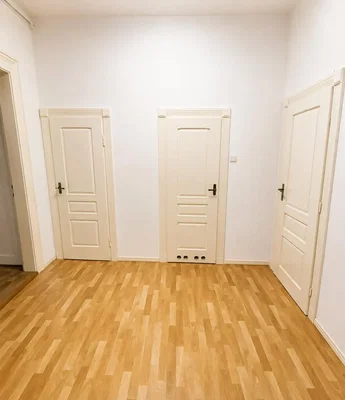 Altro; pavimento in legno, luce naturale