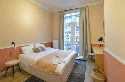 Camera da letto; luce naturale, pavimento in legno