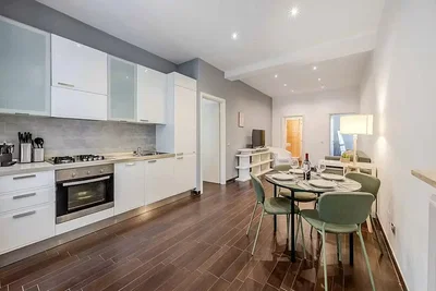 Cuisine; électroménager, carrelage, lumière naturelle