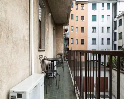 Balkon; fliesenboden, tageslicht