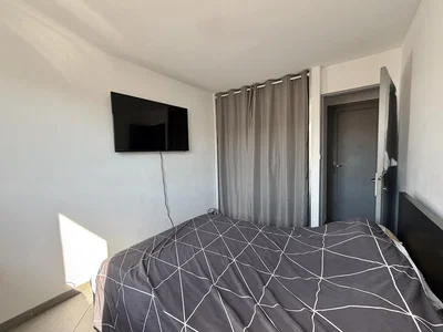 Spavaća soba; pločice, prirodno svjetlo