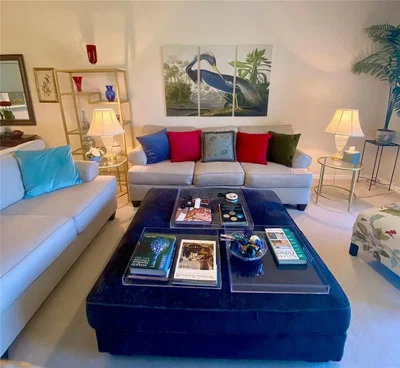 Living room; modern style, natural light