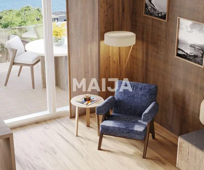 Oturma odası; manzara, ahşap zemin, doğal ışık, modern stil
