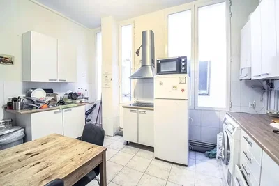 Küche; küchengeräte, tageslicht, fliesenboden