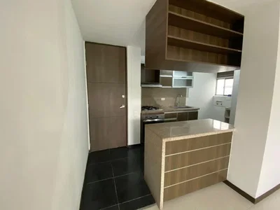 Cozinha; eletrodomésticos, chão de azulejo