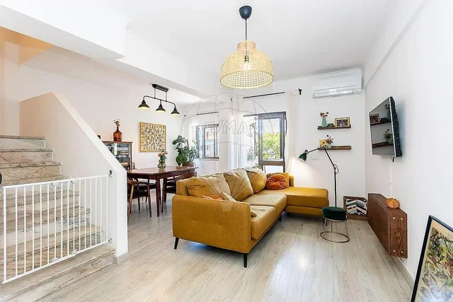 Living room; wood floor, natural light, modern style
