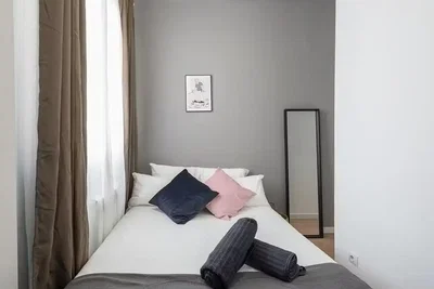Camera da letto; luce naturale, stile moderno
