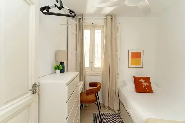 Bedroom; natural light, modern style