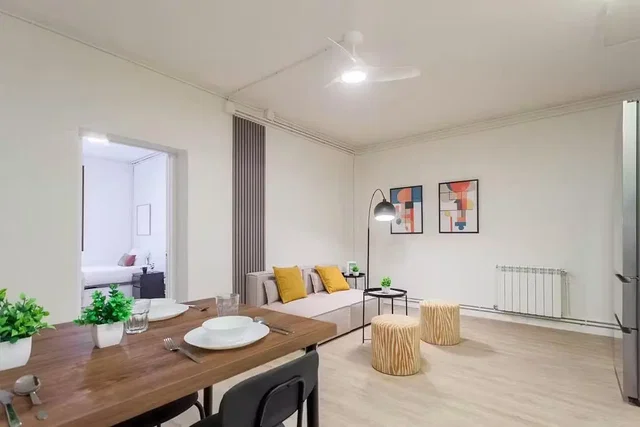 Living room; natural light, modern style, wood floor