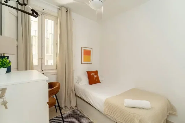 Bedroom; natural light, modern style