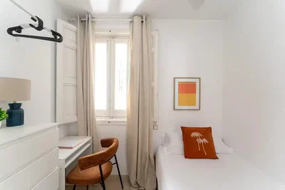 Camera da letto; luce naturale, stile moderno