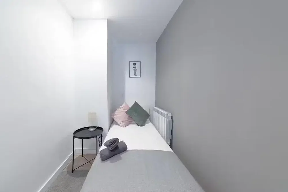 Bedroom; natural light, modern style