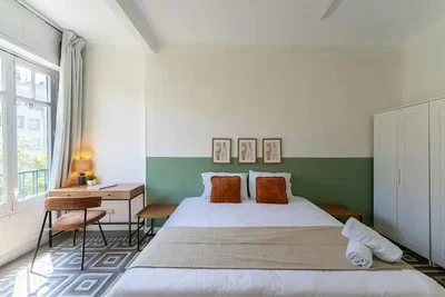 Camera da letto; luce naturale, stile moderno
